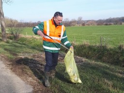 Zwerfafval: “help een handje”